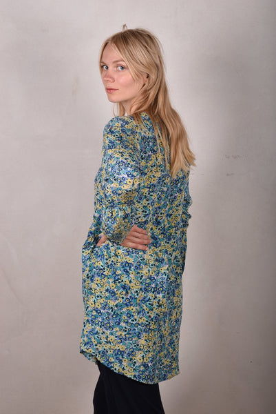 Short dress "Zia" in 100% silk Crepe de Chine. Flower (watercolour) print. Blue