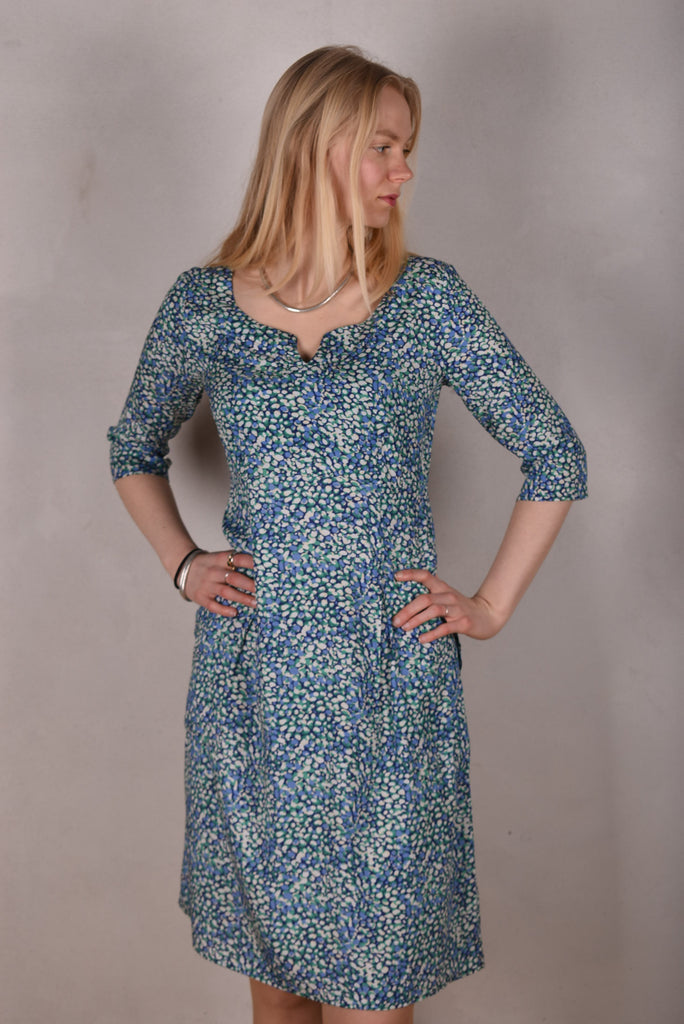 Parinaldi. Classic dress in stretch silk. 3/4 sleeves and side pockets. Print: "Props" - Tone Barker Silk