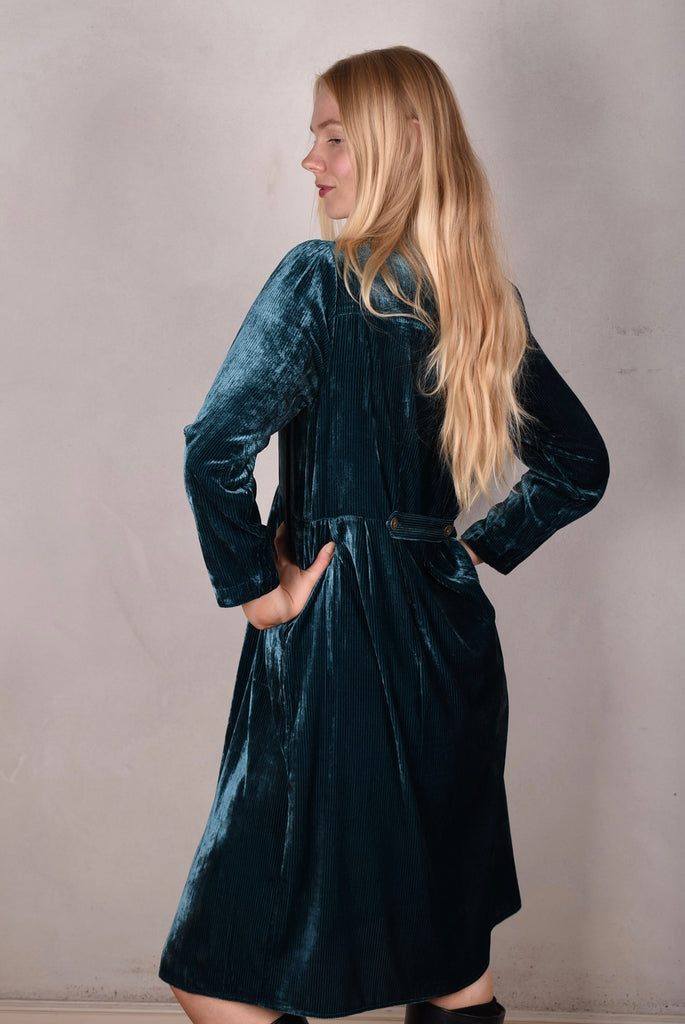 Hen-stretch, Stretch corduroy velvet shirt-dress w. pockets. "Petrol" - Tone Barker Silk