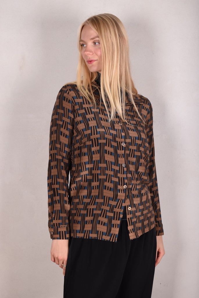 Tamie-crepe. 100% Silk crepe shirt. Print "Blasket-Brown" - Tone Barker Silk