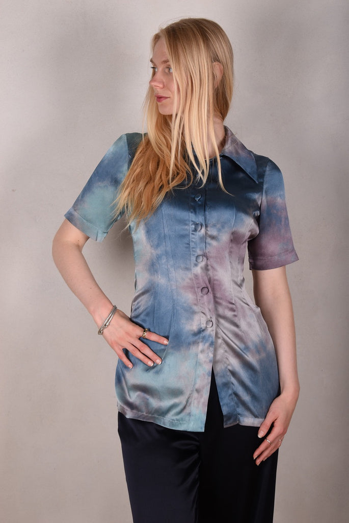 M.BARKER long shirt w.short sleeves and pockets on backside "Shadow" Dyed by hand in Cph. - Tone Barker Silk