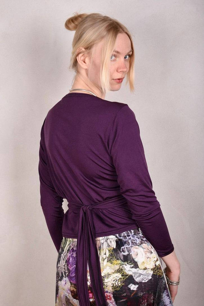 Wrapic. Wrap top in 100% silk jersey (silk knit) Col.: "Aubergine" - Tone Barker Silk