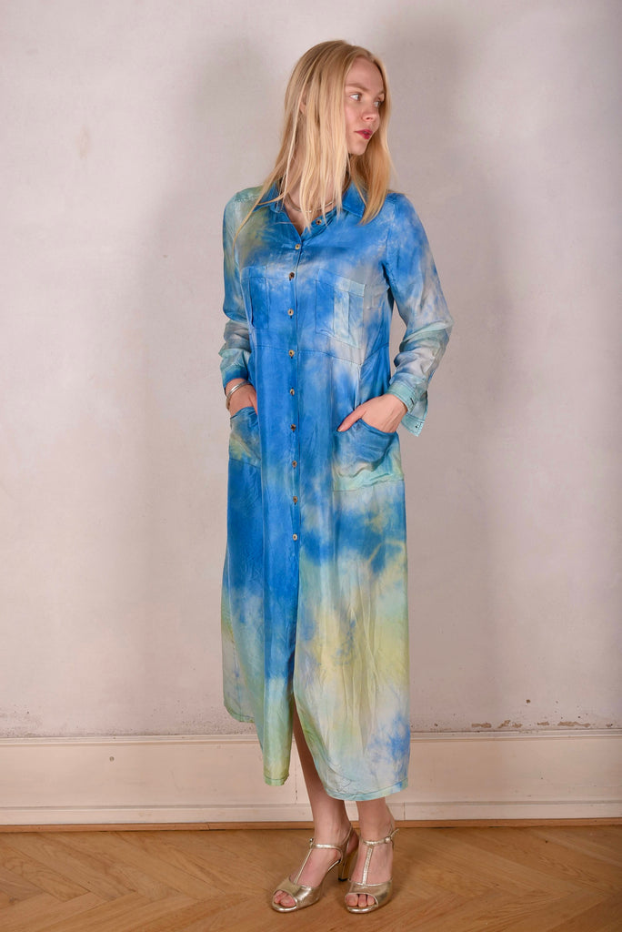 Maxhabo. Long shirt-dress in 100% habotai silk. Dyed by hand in Cph. "Oceanic" - Tone Barker Silk