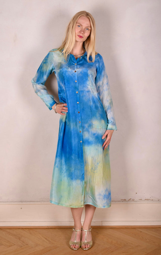 Maxhabo. Long shirt-dress in 100% habotai silk. Dyed by hand in Cph. "Oceanic" - Tone Barker Silk