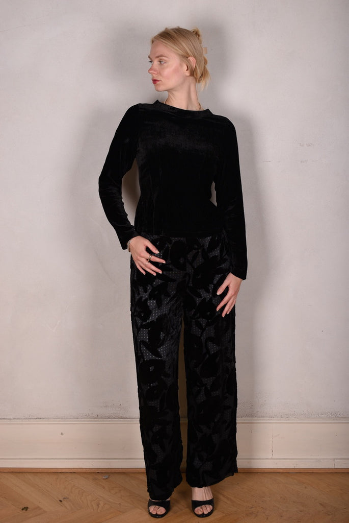 Caudrey Our classic blouse in a corduroy-velvet version. Black - Tone Barker Silk