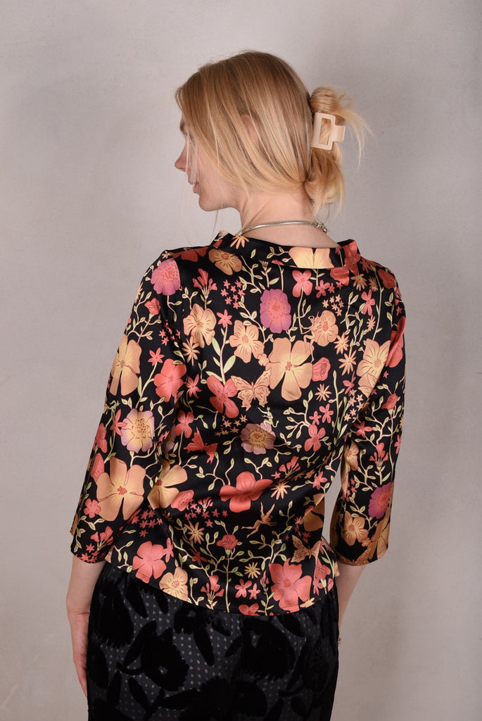 Audrey. Silk satin stretch top, classic style. Print: "Angels/demons" by Boje Barker - Tone Barker Silk