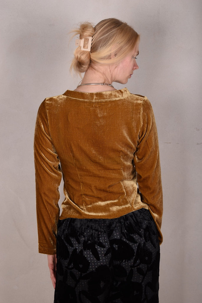 Caudrey Our classic blouse in a corduroy-velvet version. Camel - Tone Barker Silk