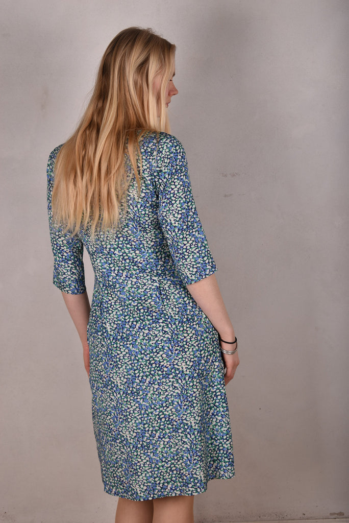 Parinaldi. Classic dress in stretch silk. 3/4 sleeves and side pockets. Print: "Props" - Tone Barker Silk