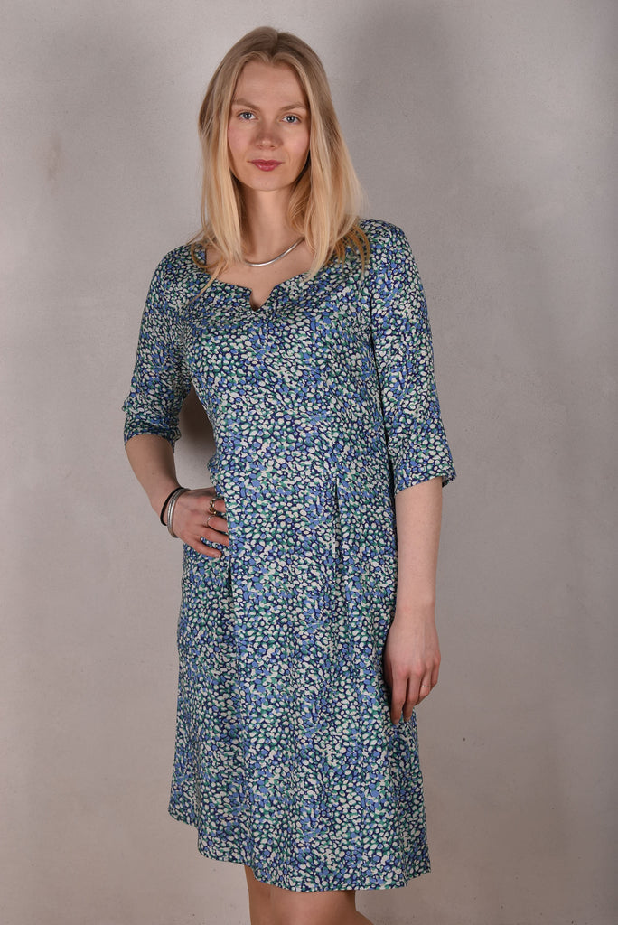 Parinaldi. Classic dress in stretch silk. 3/4 sleeves and side pockets. Print: "Props" - Tone Barker Silk