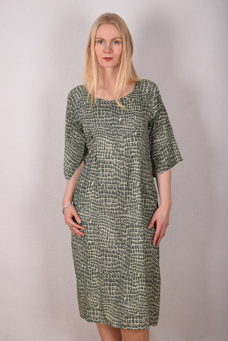 Be-Drea. Caftan style dress with raglan sleeves and side pockets. Print: Croco (matte surface) - Tone Barker Silk
