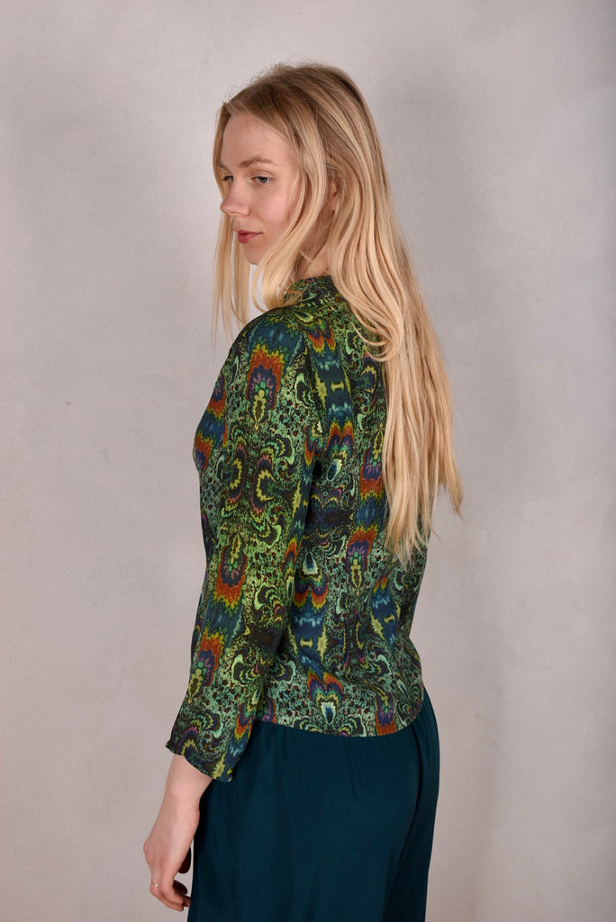 Bifty. Shirt/jacket in Stretch Silk Satin with covered buttons "Green Fraktal" (Matte silk) - Tone Barker Silk