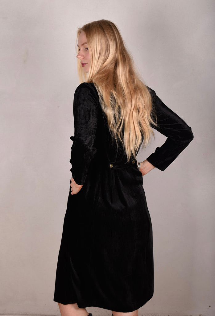 Hen-stretch, Stretch corduroy velvet shirt-dress w. pockets. "Black" - Tone Barker Silk