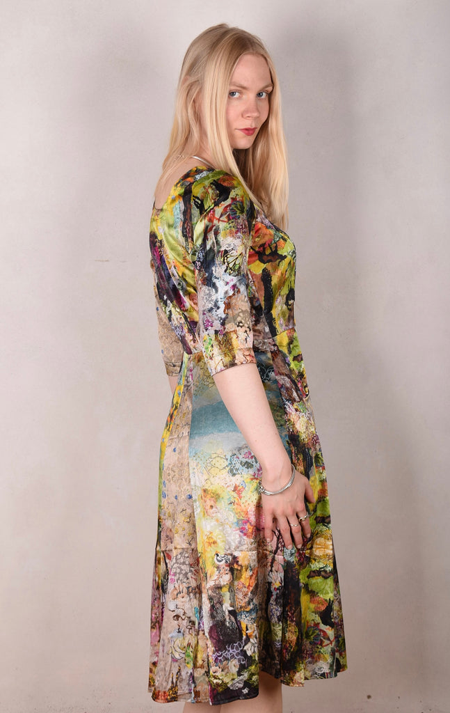 Janet, Stretch silk dress w. wide skirt and pockets. Midi/Knee-lenght "Nu-Val-de-Nulle" - Tone Barker Silk