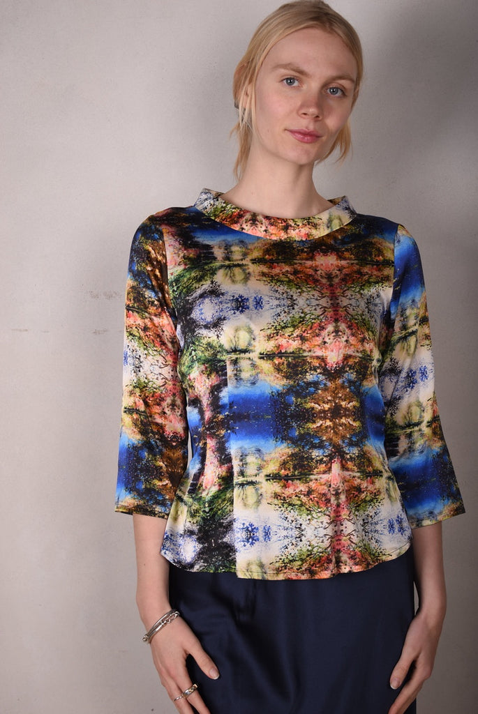 Audrey. Silk stretch top, classic style. "Calling" by Martin Spang Olsen - Tone Barker Silk
