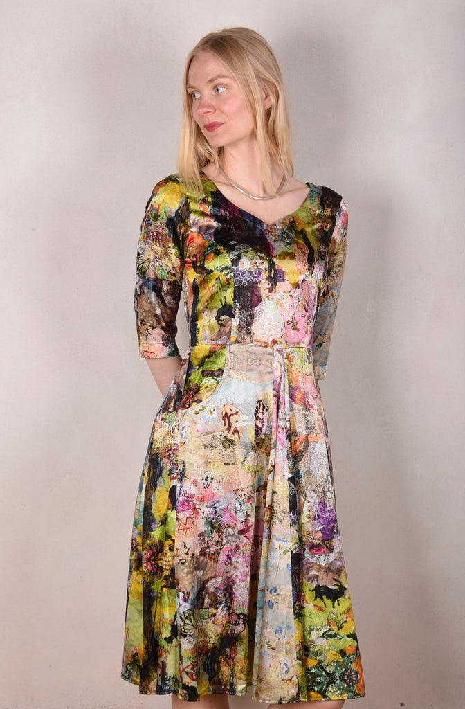Janet, Stretch silk dress w. wide skirt and pockets. Midi/Knee-lenght "Nu-Val-de-Nulle" - Tone Barker Silk
