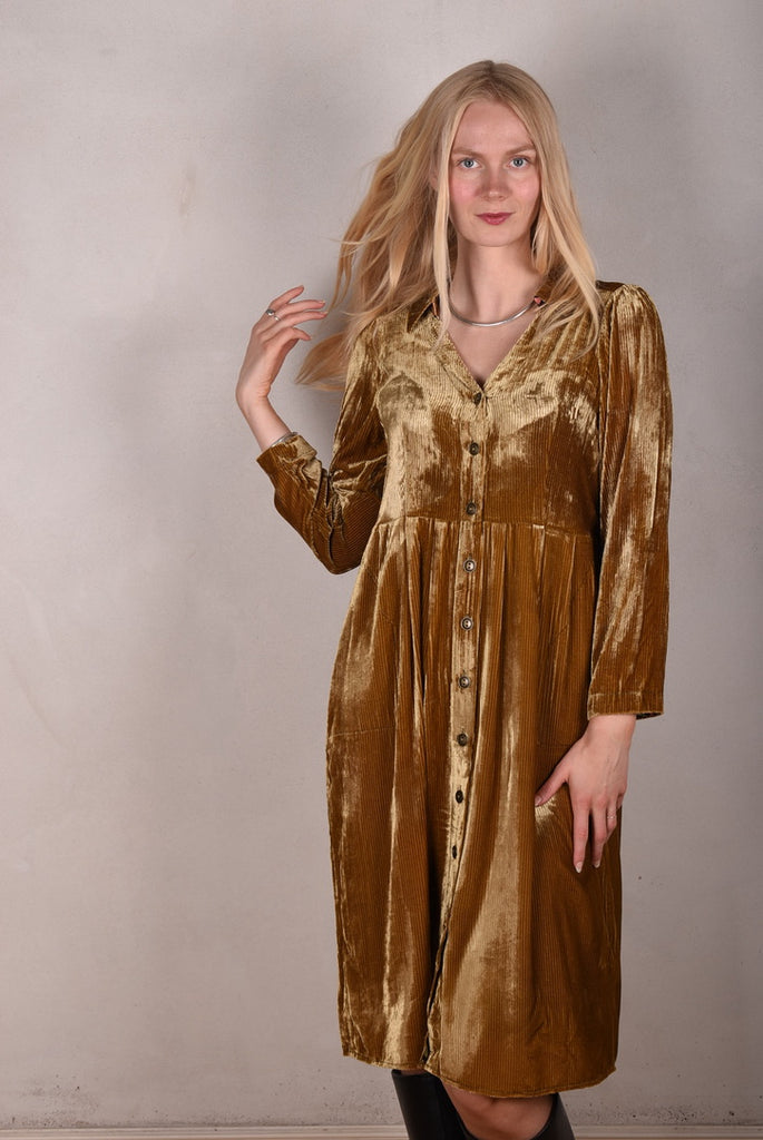 Hen-stretch, Stretch corduroy velvet shirt-dress w. pockets. "Camel" - Tone Barker Silk