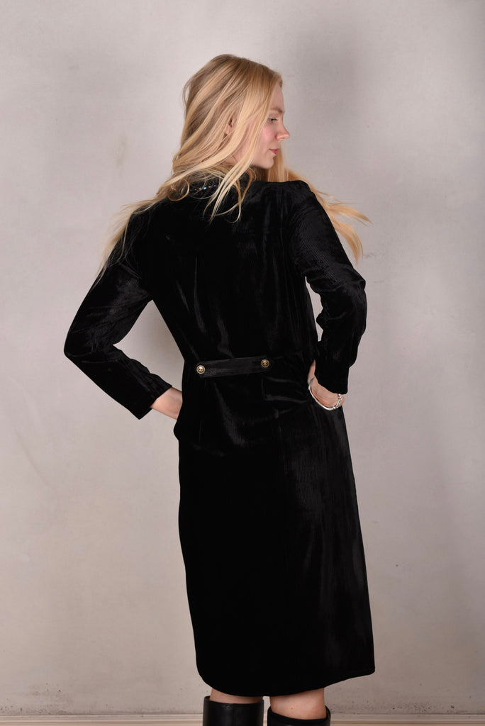 Hen-stretch, Stretch corduroy velvet shirt-dress w. pockets. "Black" - Tone Barker Silk
