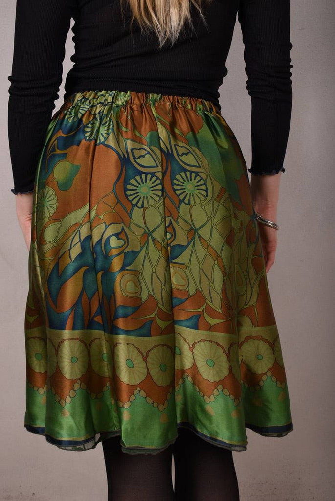 Monanu, reversible silk skirt in two layers of silk, sewn in panels "gregend/forrest-flowerdot" - Tone Barker Silk