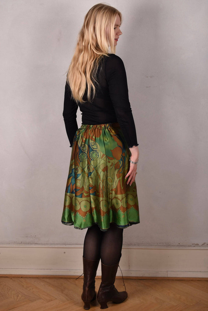 Monanu, reversible silk skirt in two layers of silk, sewn in panels "gregend/forrest-flowerdot" - Tone Barker Silk