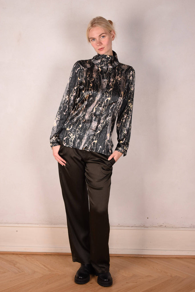 Alexa Stretch Silk shirt w. turtle-neck / collar. Print: "Marble" - Tone Barker Silk