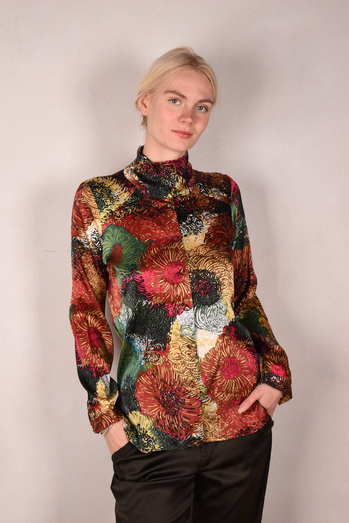 Alexa Stretch Silk shirt w. turtle-neck / collar. Print: "Swirl" - Tone Barker Silk