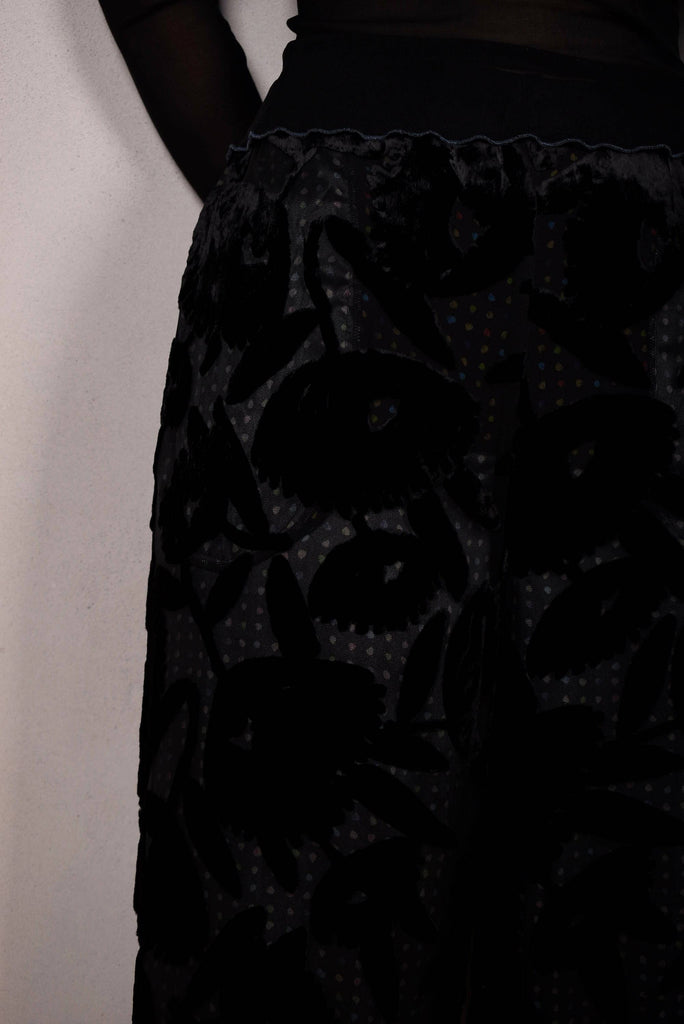 Norah velvet. Reversible trousers in silk velvet/silk crepe-satin "Black/Blears" - Tone Barker Silk