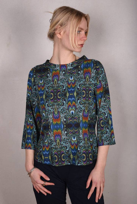 Audrey. Silk stretch top, classic style. "Fraktalia" - Tone Barker Silk
