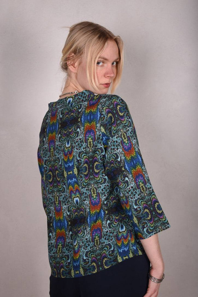 Audrey. Silk stretch top, classic style. "Fraktalia" - Tone Barker Silk