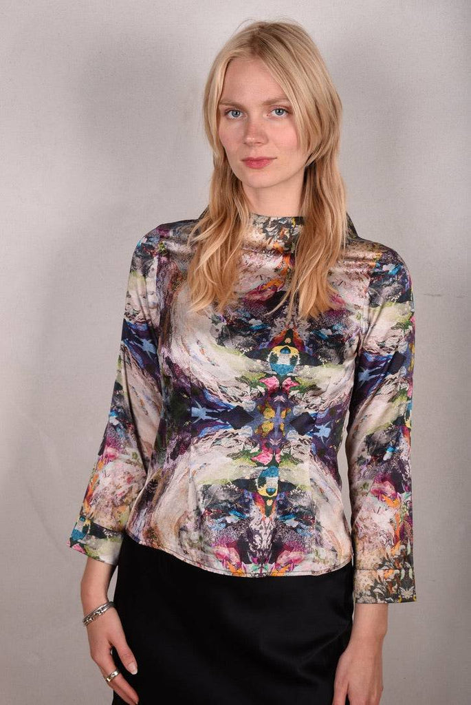 Ausome. Top in stretch silk crepe satin. Long sleeves and high boat-neck "Angel-Nulle" - Tone Barker Silk