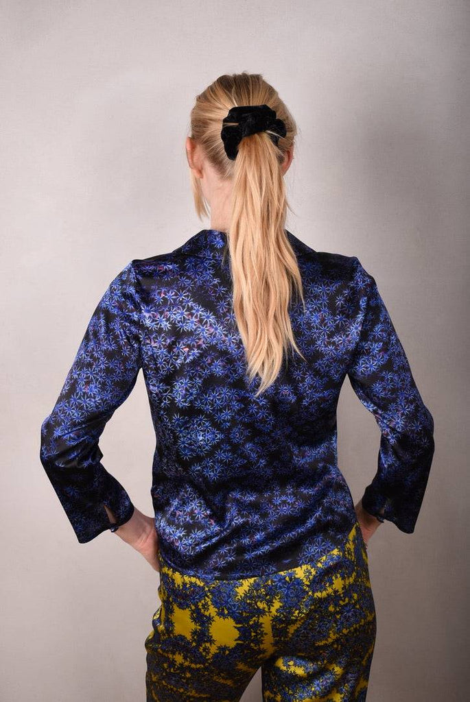 Bifty. Shirt/jacket in Stretch Silk Satin with covered buttons "Coral Reef" - Tone Barker Silk