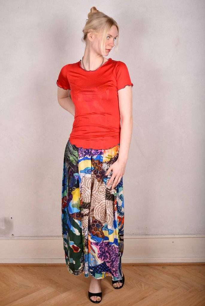 Jer-tee. Short sleeve T-shirt in 100% silk jersey. Fire-Red - Tone Barker Silk