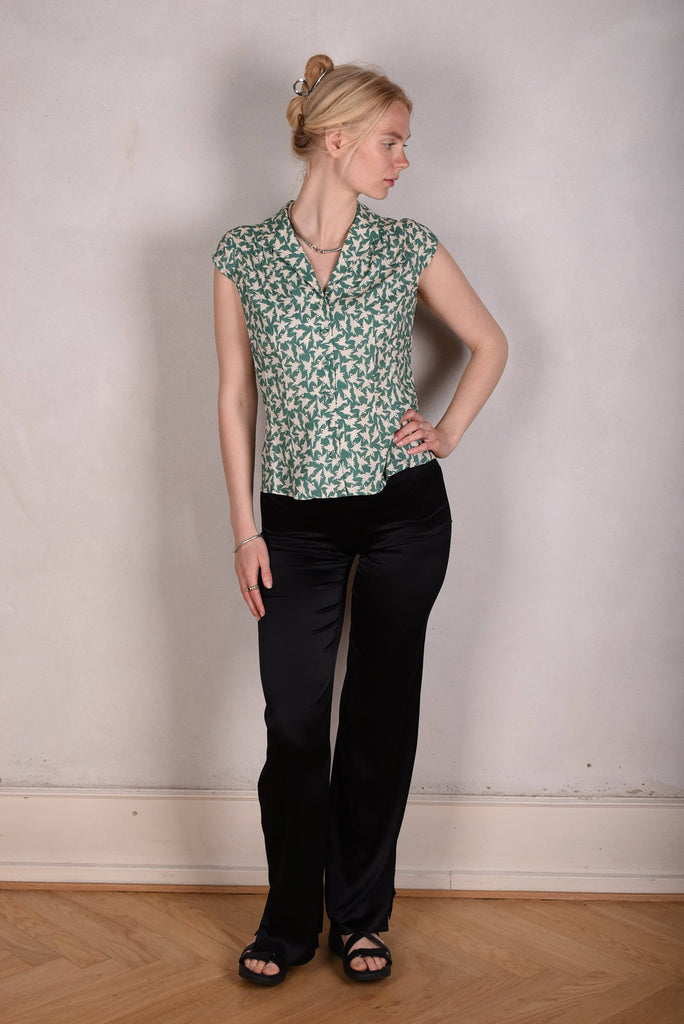 Sif. Short sleeve stretch silk blouse "Green-bird" - Tone Barker Silk