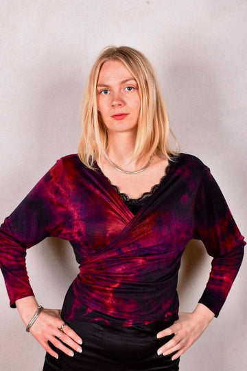 Wrapic. Wrap top in 100% silk jersey (silk knit) Col.: "Tie-dye" - Tone Barker Silk