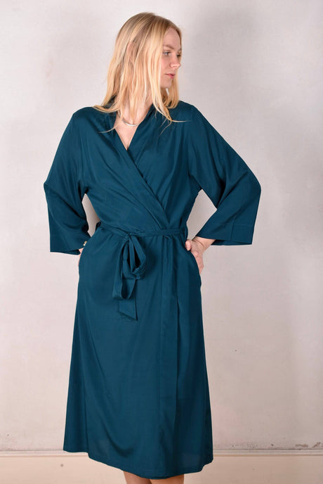 MaxLuxe , Robe in stretch satin silk "Petrol Blue" - Tone Barker Silk