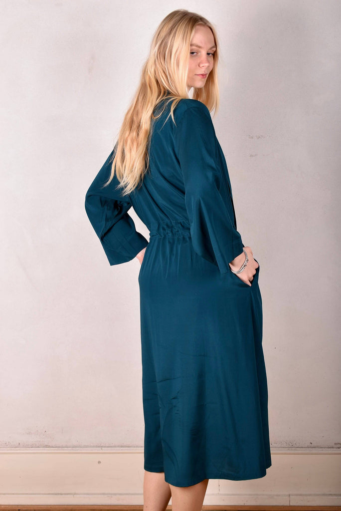 MaxLuxe , Robe in stretch satin silk "Petrol Blue" - Tone Barker Silk