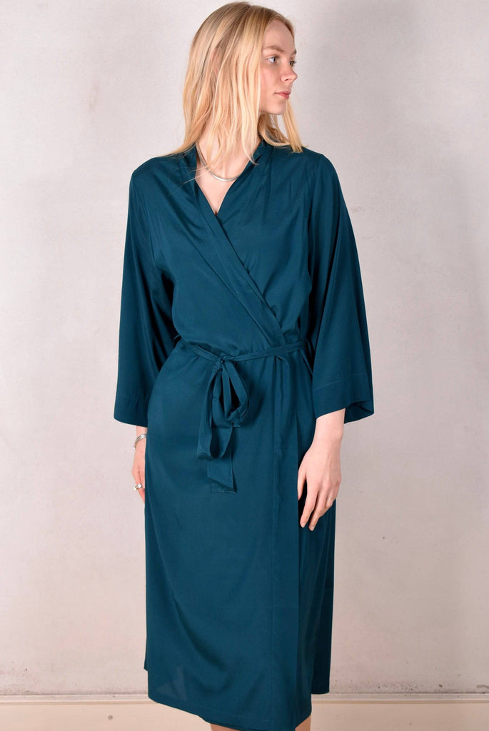 MaxLuxe , Robe in stretch satin silk "Petrol Blue" - Tone Barker Silk