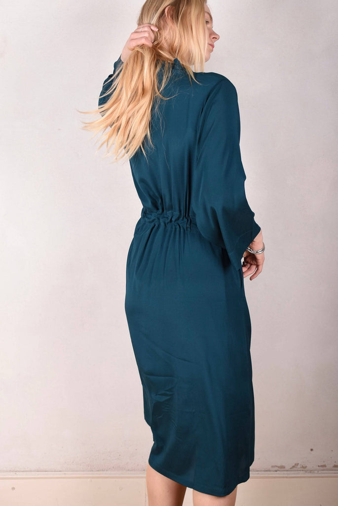 MaxLuxe , Robe in stretch satin silk "Petrol Blue" - Tone Barker Silk