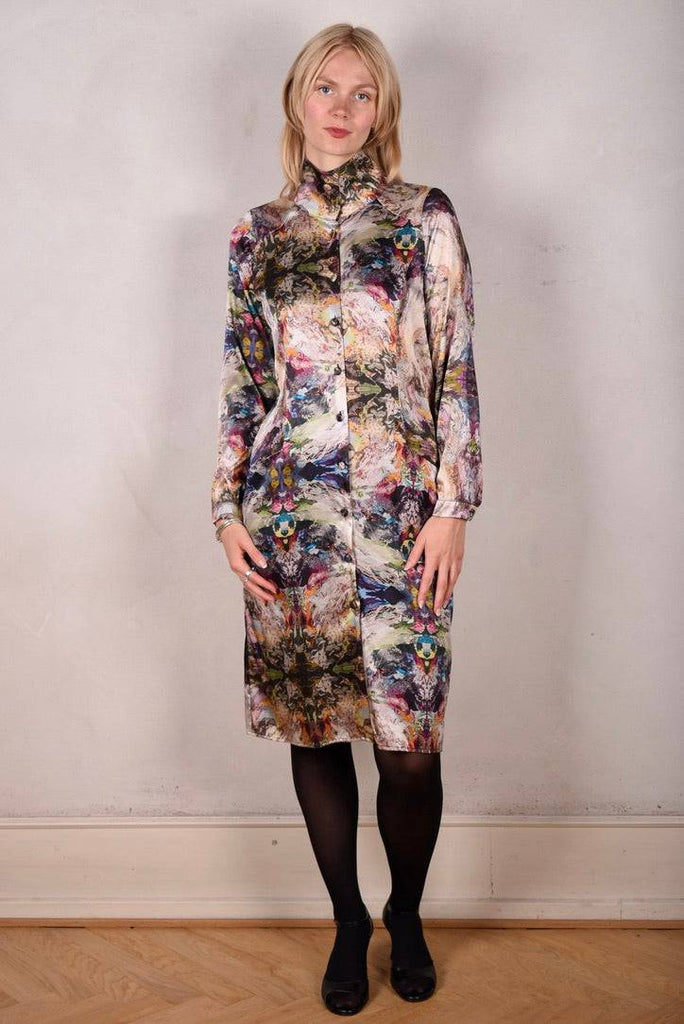 Alexandra. Shirt dress in stretch silk crepe satin. Covered buttons + pockets "Angel-Nulle" - Tone Barker Silk