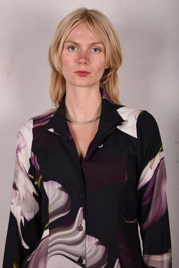 Alexandra. Shirt dress in stretch silk crepe satin. Covered buttons + pockets "Deflowered" - Tone Barker Silk