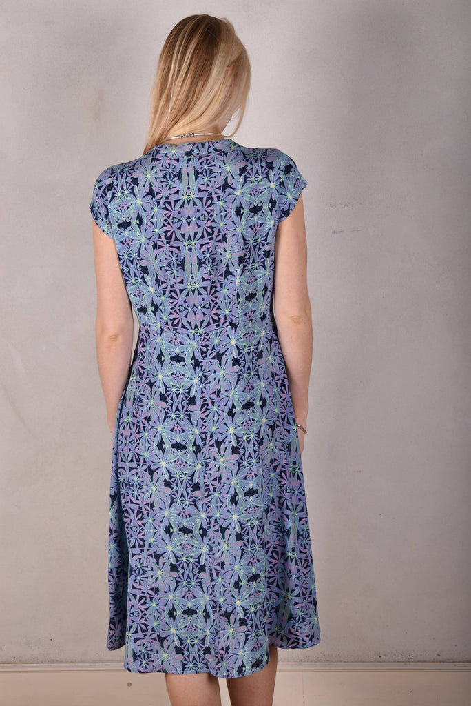 Aula, Stretch Silk dress w. "keyhole" pockets and short sleeves. "Aquafleur" - Tone Barker Silk