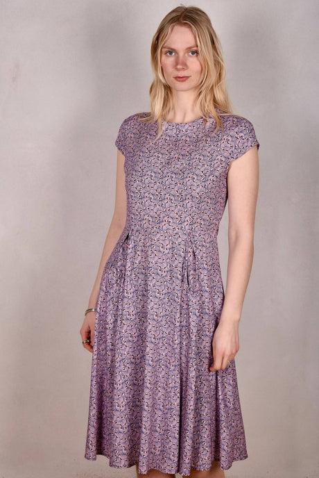 Aula, Stretch Silk dress w. "keyhole" pockets and short sleeves. "Beany" - Tone Barker Silk