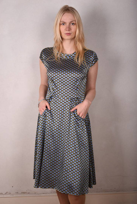 Aula, Stretch Silk dress w. "keyhole" pockets and short sleeves. "Dabludot" - Tone Barker Silk