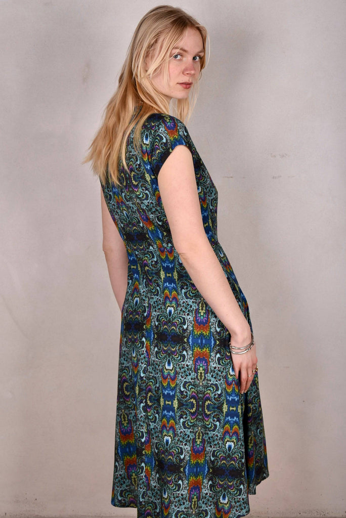 Aula, Stretch Silk dress w. "keyhole" pockets and short sleeves. "Fraktalia" - Tone Barker Silk