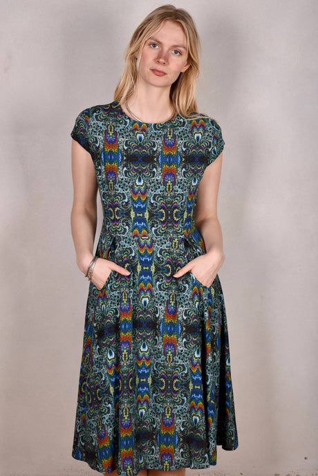 Aula, Stretch Silk dress w. "keyhole" pockets and short sleeves. "Fraktalia" - Tone Barker Silk