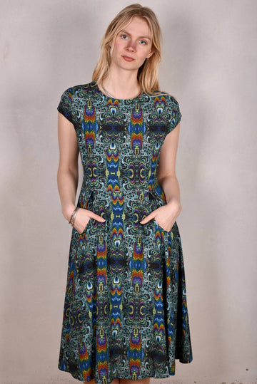 Aula, Stretch Silk dress w. "keyhole" pockets and short sleeves. "Fraktalia" - Tone Barker Silk