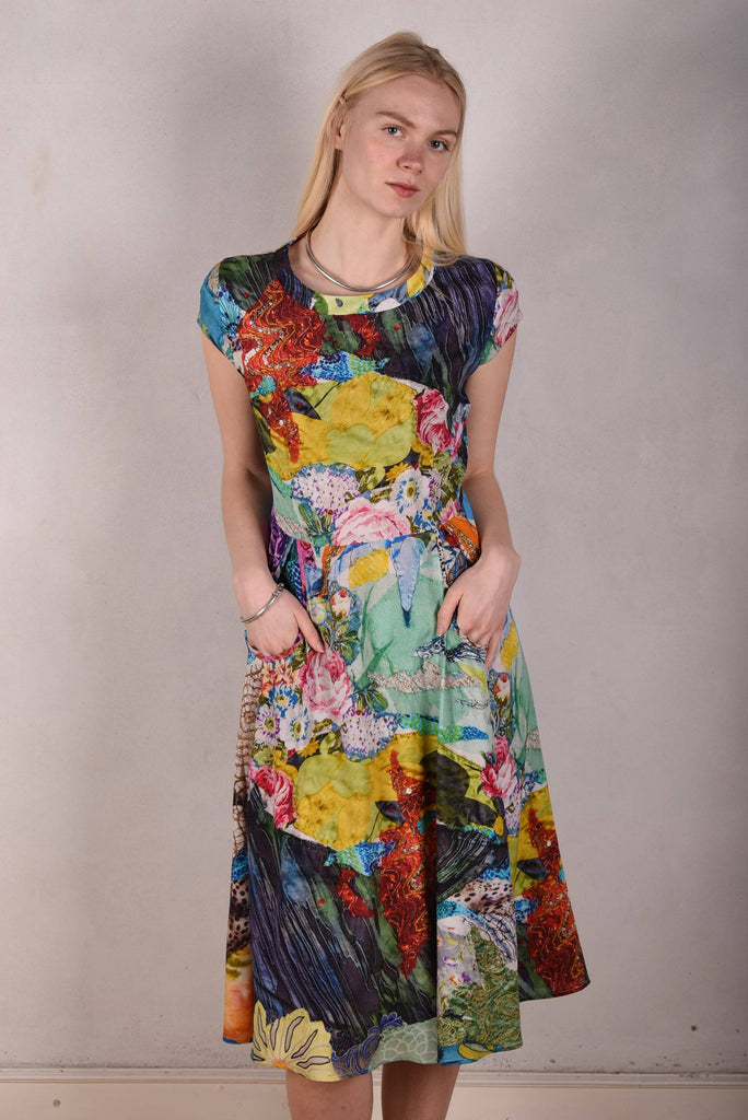 Aula, Stretch Silk dress w. "keyhole" pockets and short sleeves. "Giadams" - Tone Barker Silk