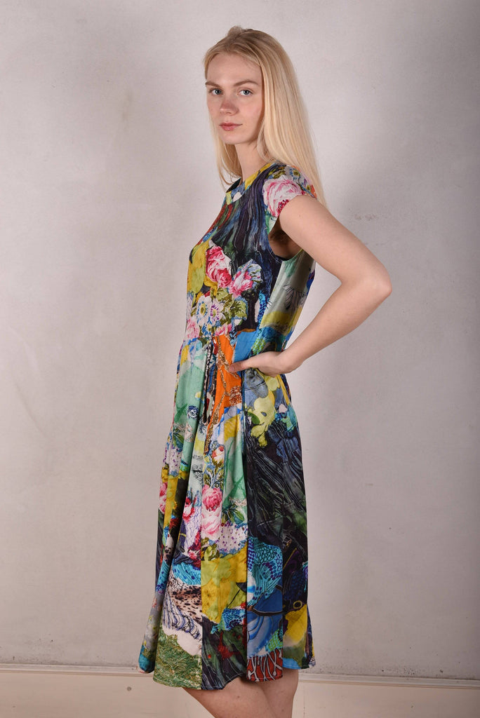 Aula, Stretch Silk dress w. "keyhole" pockets and short sleeves. "Giadams" - Tone Barker Silk