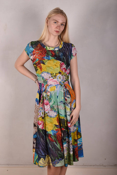 Aula, Stretch Silk dress w. "keyhole" pockets and short sleeves. "Giadams" - Tone Barker Silk