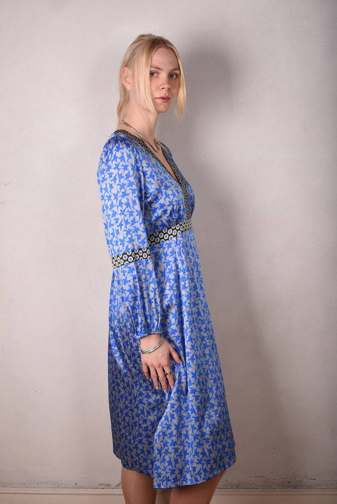 Calila, Kaftan-dress in stretch silk satin 95%silk/5%elastane. "Silverbird/Dabludot" - Tone Barker Silk