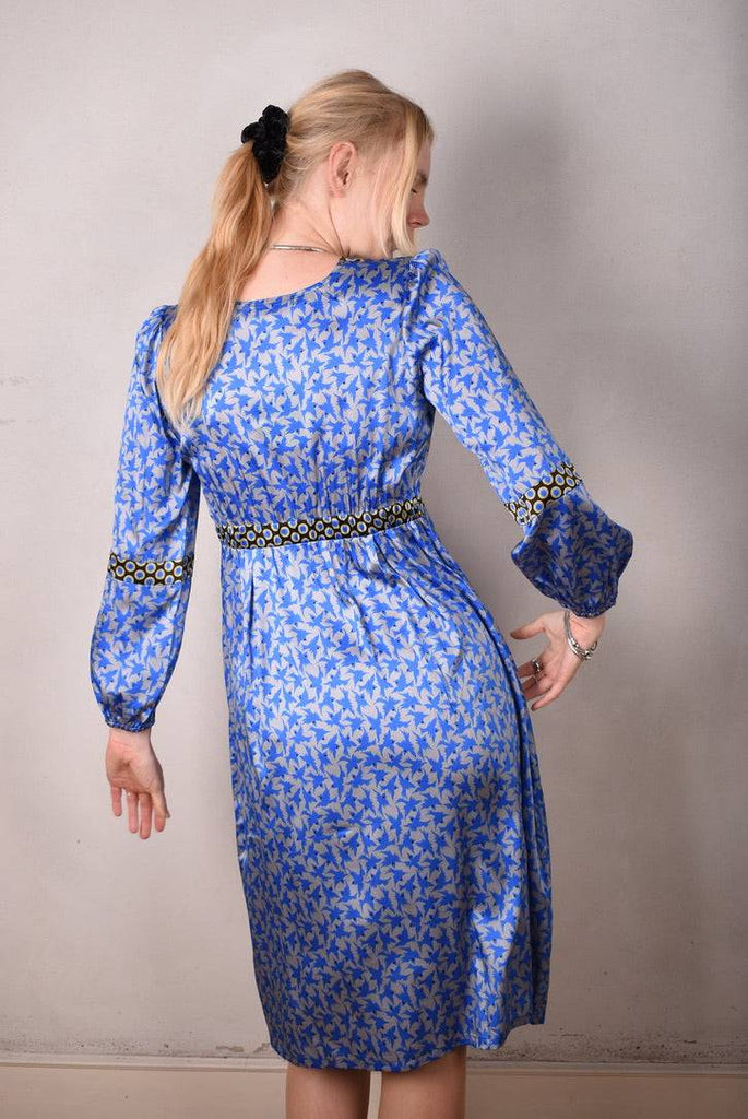 Calila, Kaftan-dress in stretch silk satin 95%silk/5%elastane. "Silverbird/Dabludot" - Tone Barker Silk